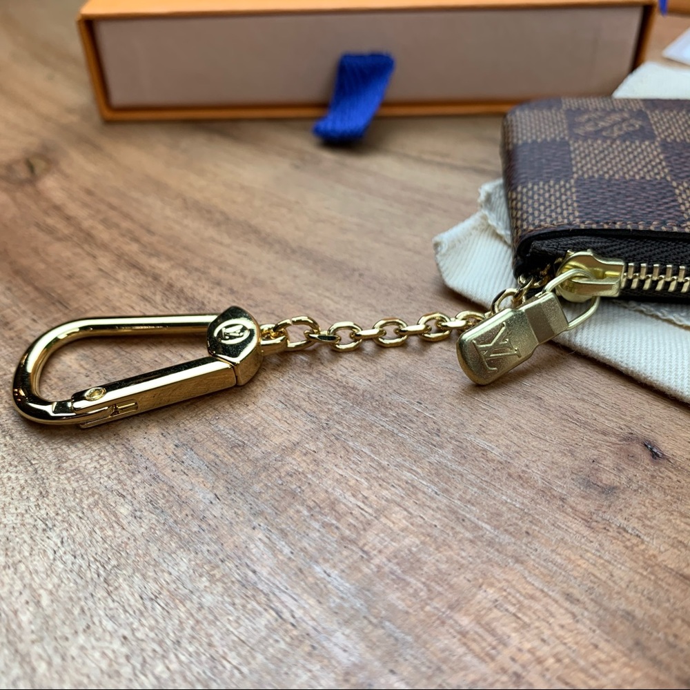 ❇️ 2020 Louis Vuitton Key Pouch in Damier Ebene - Picture 4 of 7